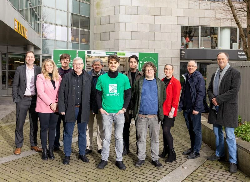 Pictured (l-r): Jamie Cudden, Dubin City Council; Sinéad Whelan, Walton Institute, SETU; Niall Quigley, TCD; John Regan, ESB Telecoms; Pat Kelly, CONNECT Research Centre; Enzo Moser, TCD; Colm Browning, Smart Docklands; Dan Sweeney, Asiera; Nicola Graham, Dublin City Council; Eoin Kenny, Asiera; Prof. Dan Kilper, CONNECT Research Centre, IrelandQCI project partner.