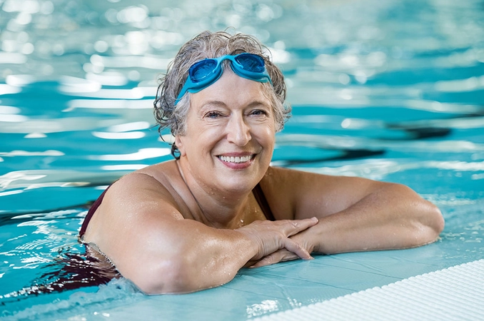 the lady in the swimming pool