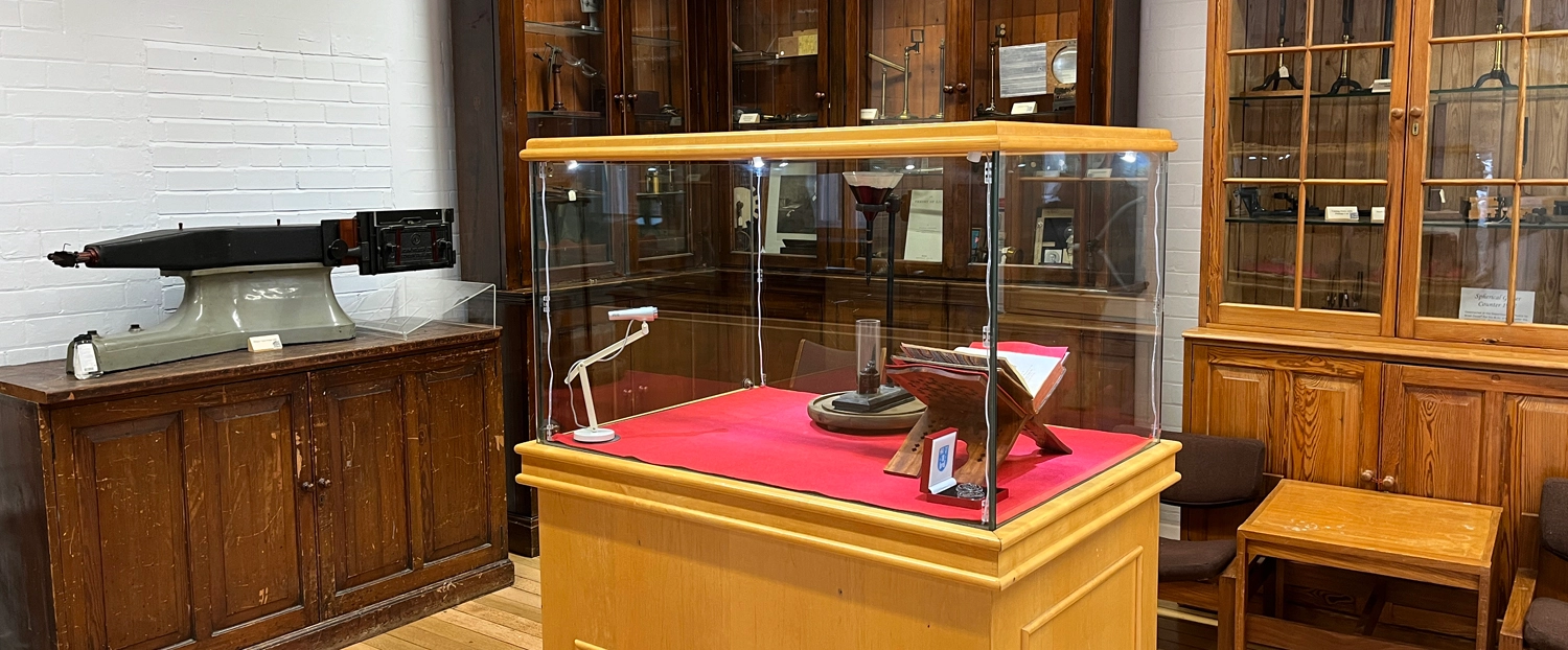 exhibit-slider