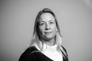 Ms. Iwona Knodel