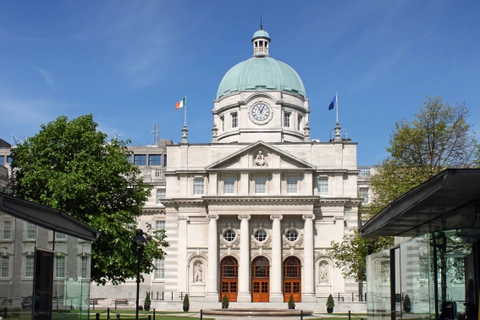 Centre holds as FF and FG preferred by majority in stable economic situation
