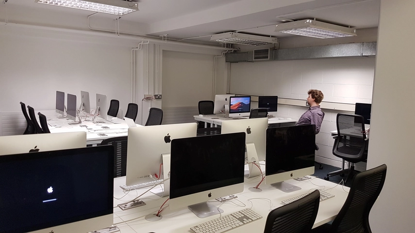 Image of the Mac Lab computer room in the Hamilton building