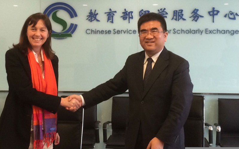 Pictured at the signing (l-r): Professor Juliette Hussey, Vice-President for Global Relations at Trinity College Dublin and Mr CHE Weimin, Deputy Director General of the Chinese Service Centre for Scholarly Exchange