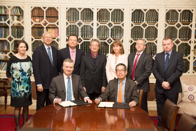 At the signing of the agreement for the joint degree in Physiotherapy were, from left, back row, Prof Aideen Long, Dean of Graduate Studies, Trinity, Prof Seng Kiong Ting, Deputy President (Academic) and Provost, SIT, Mr Wing Leong, CFO, SIT, Prof Han Tong Loh, Provost, SIT, Prof Juliette Hussey, Vice President for Global Relations, Trinity, Mr Ian Mathews, CFO, Trinity, Dr John Gormley, TCD-SIT A