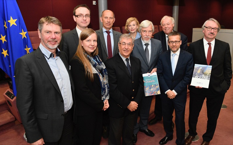 Front: Prof Poul Holm, Trinity and SAPEA; Prof Carina Keskitalo, High Level Group;  Commissioner Vela; Prof Rolf Heuer, High Level Group; Commissioner Moedas; Prof Gunter Stock, SAPEA. Back: Prof Janusz Bujnick, High Level Group; Prof Dag Aksnes, SAPEA, Prof Pearl Dykstra, High Level Group and Prof Sierd Cloetingh, SAPEA.