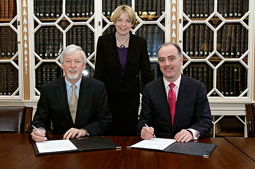 Provost dr john hegarty with tánaiste and minister for enterprise, trade and employment, mary coughlan and eddie gray, president of gsk pharmaceuticals europe