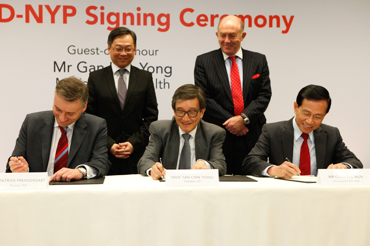 TCD Provost, Dr Patrick Prendergast, Prof Tan Chin Tiong, President, SIT. Mr Chan Lee Mun, Principal/CEO, NYP, Minister for Health in Singapore, Mr Gan Kim Yong and Irish Ambassador to Singapore Joe Hayes
