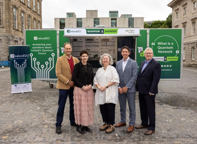 The Quantum & Answers trailer in Trinity's Front Square. Dr Linda Doyle, Provost of Trinity, and Prof. Dan Kilmer, Director of CONNECT are present.