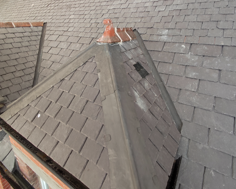Slates on the roof of the Rubrics, graded slates from smaller at the upper roof level to larger lower down toward the gutter.