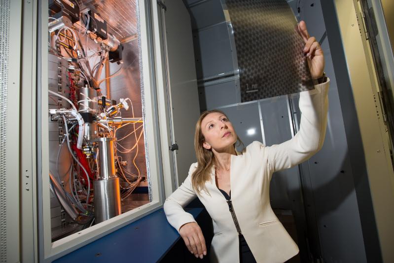 Prof. Valeria Nicolosi taking a selfie in front of scientific equipment