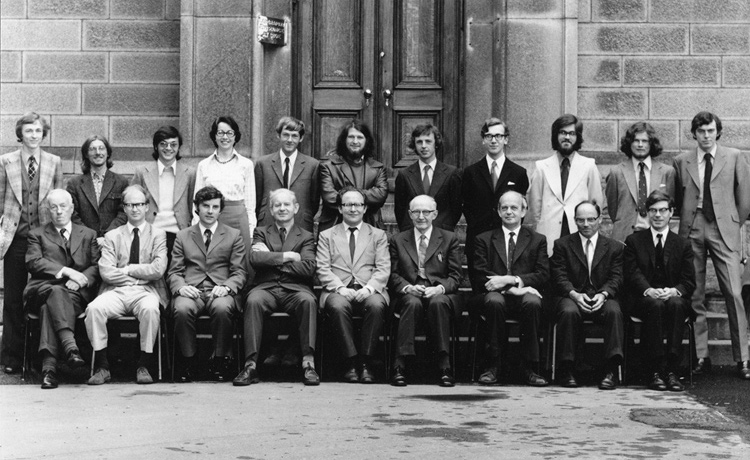 Image of the 1975 School of Physics class photo