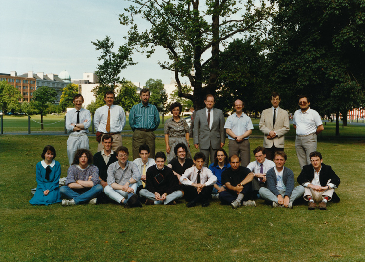 Image of the 1989 School of Physics class photo