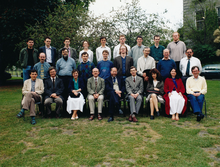 Image of the 1996 School of Physics class photo