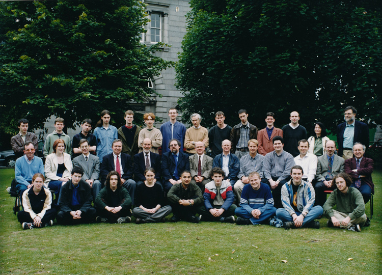Image for the 1999 School of Physics class photo