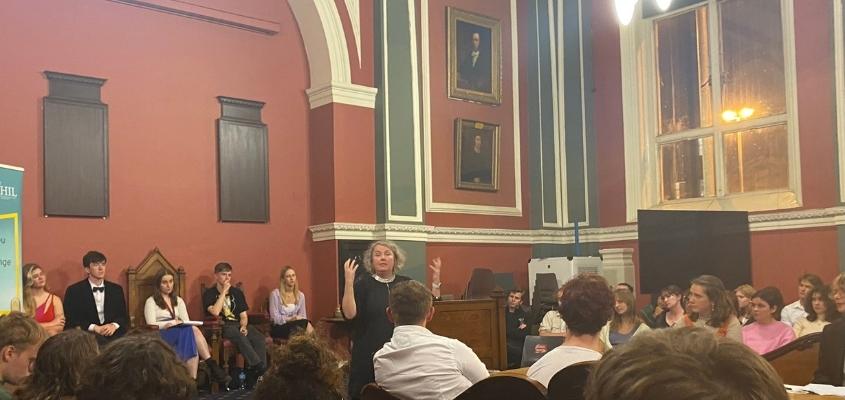 Linda speaks to the crowd at the Graduates Memorial Building (GMB) during the Phil debate.