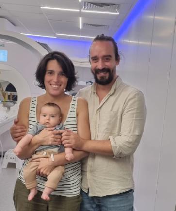 Baby_Maeve_Truzzi_Scott_with_mum_Anna_and_dad_Ian_at_2_month_Foundcog_scan.JPG