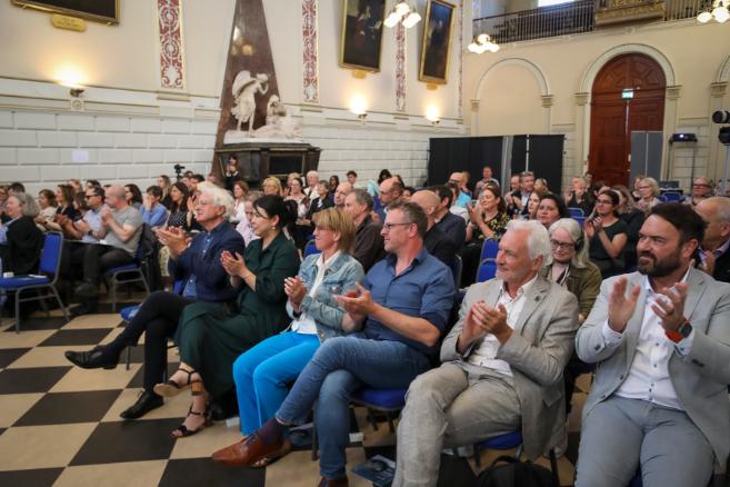 Audience clap