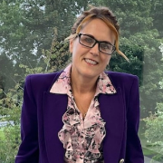 Profile Picture of Leslee O'Loughlin