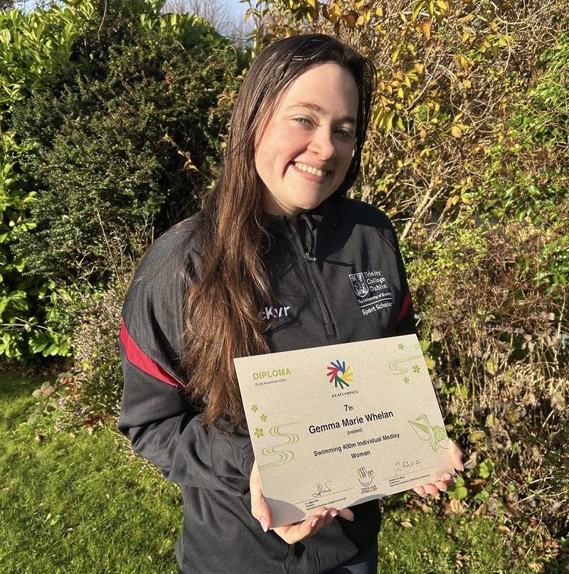 Gemma Whelan holding her 400m individual medley cert Deaflympics 2025