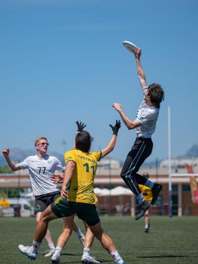Finn Alexander (89) catches the frisbee over the Australian defender at the U24 Ultimate Frisbee World Championship 2025