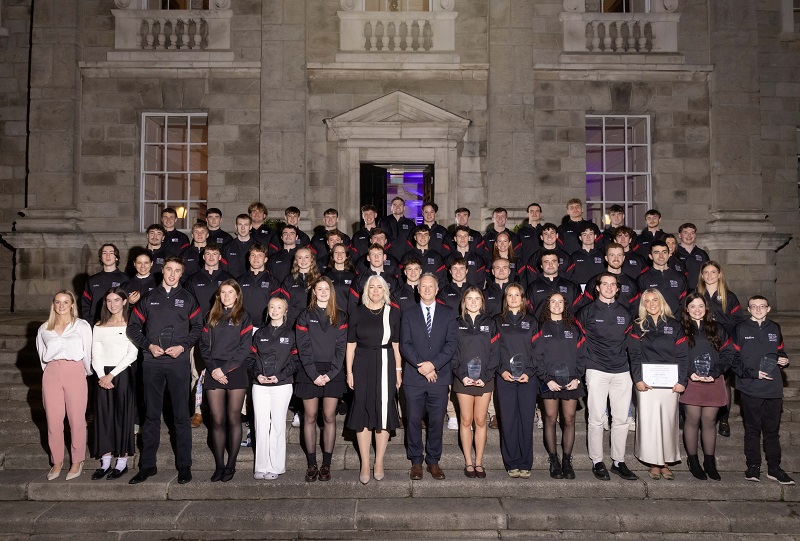 Trinity Sport Scholarship 25-26 group photo on Dining Hall steps