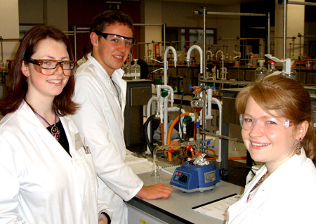 Second-level students attend tcd chemistry summer school