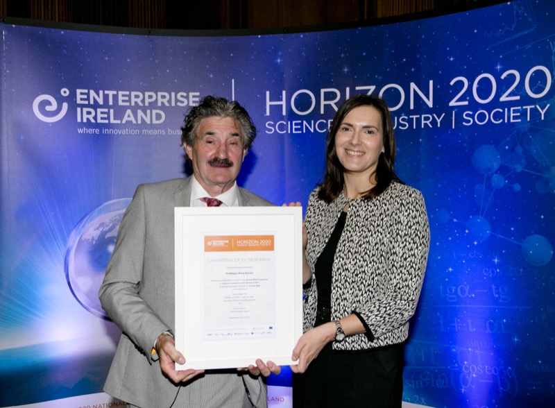 Professor Anna Davies receives her award.