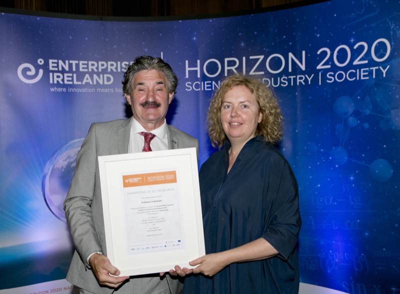 Professor Linda Doyle receives her award.