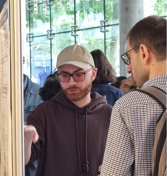 Peter O’Donovan (Trinity College Dublin) explains his research to Karen Hovhannisyan (University of Potsdam) during the poster session.